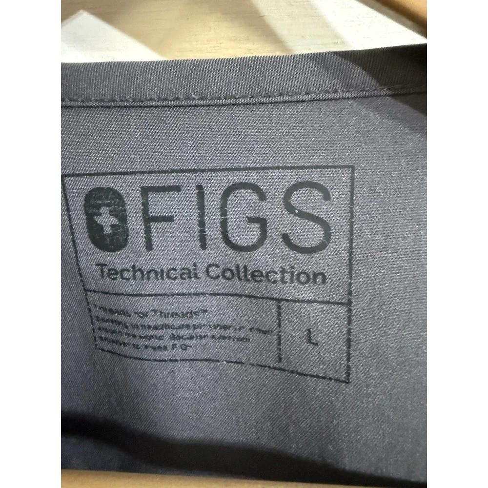 Figs Scrubs Dark GRAY 2 Piece Set: Men's Shirt Size Large & Pants Size XL